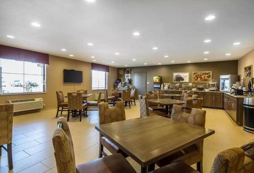 Отель Suburban Studios Midland I20