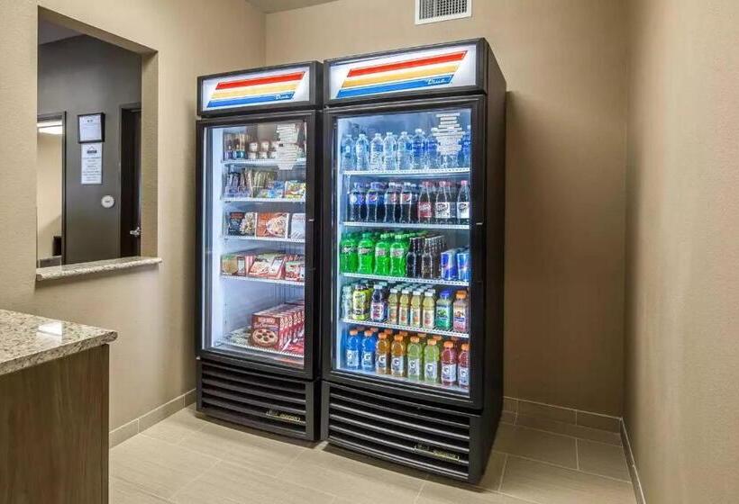 Отель Suburban Studios Midland I20