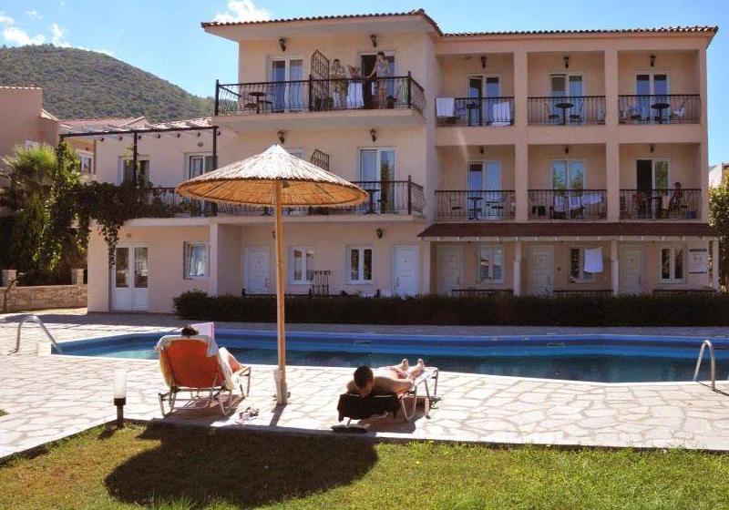 هتل Sunrise Beach