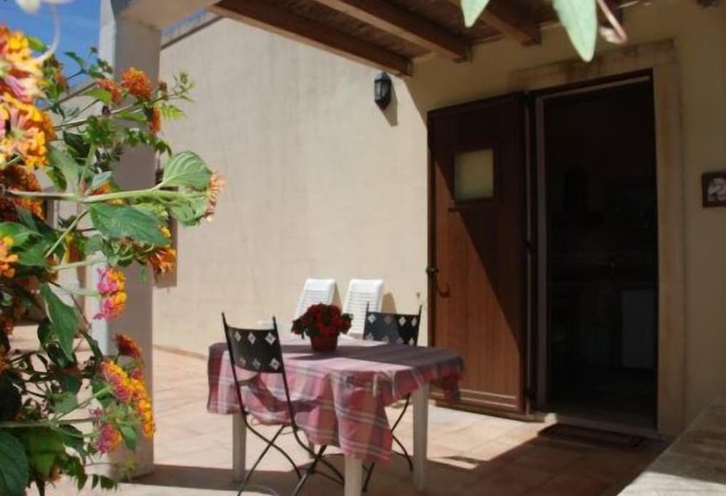 Отель Agriturismo Terrauzza Sul Mare