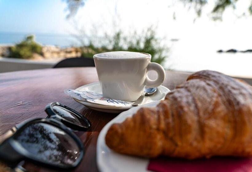 Отель Testa Di Monaco Natural Beach