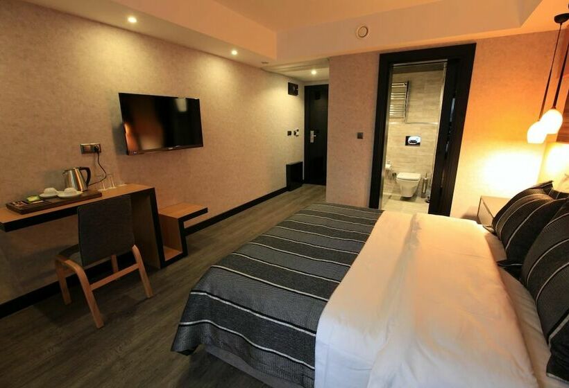 בית מלון כפרי The Black