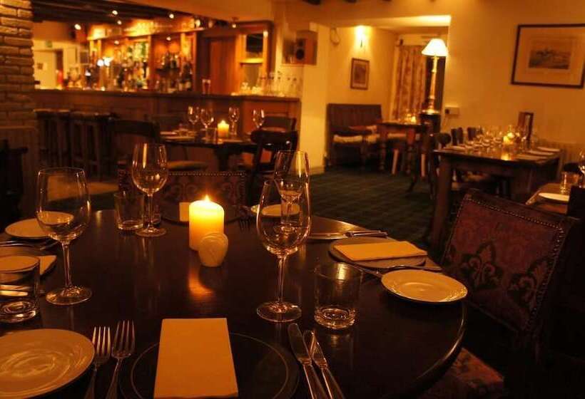 Отель The Fairfax Arms