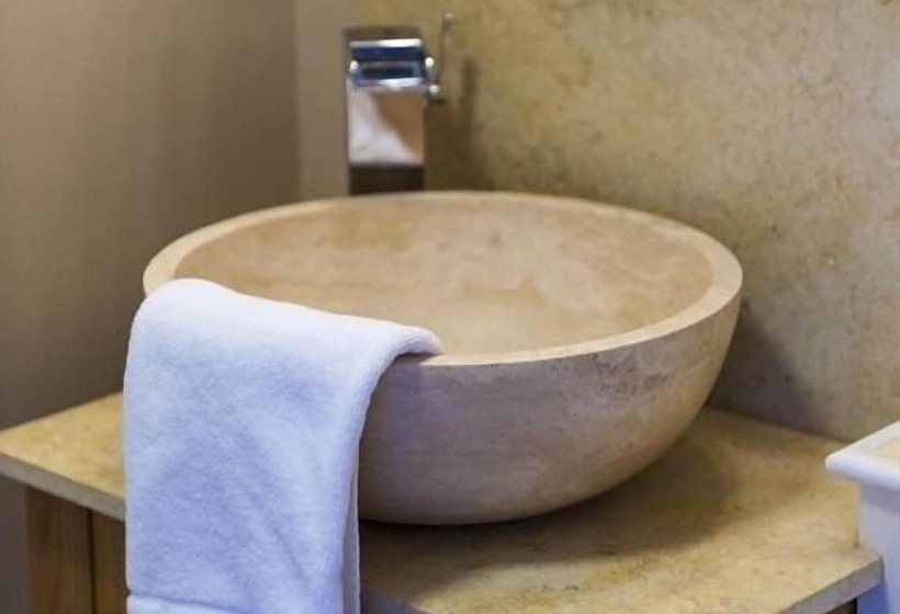 Отель The Fairfax Arms