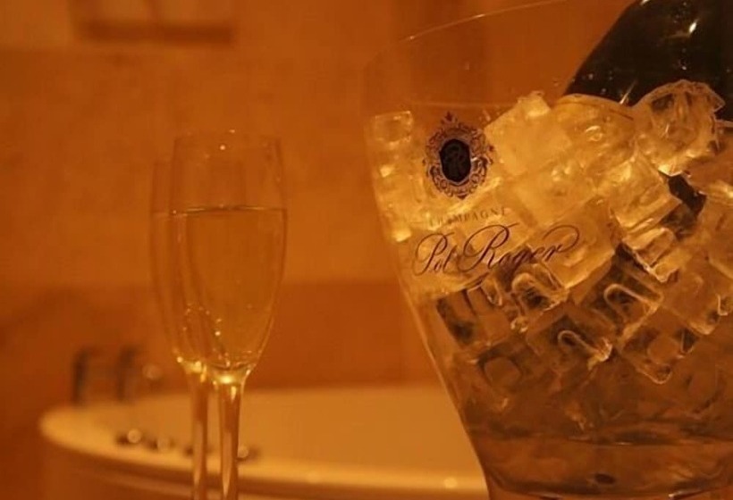 Отель The Fairfax Arms