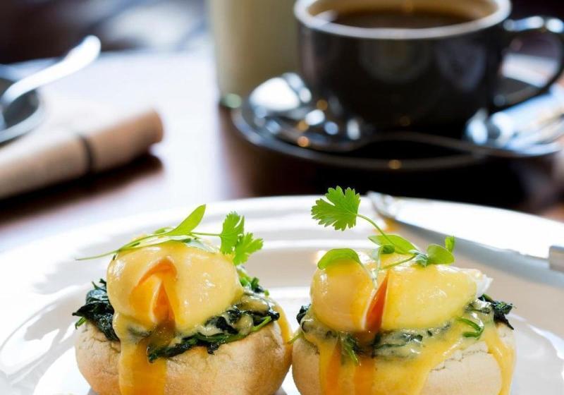 Отель The Porterhouse Grill & Rooms