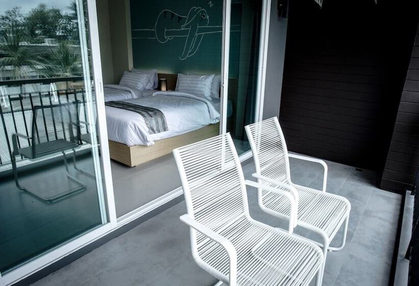 בית מלון כפרי Tiras Patong Beach