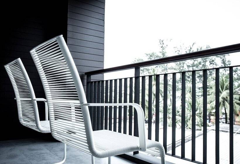 בית מלון כפרי Tiras Patong Beach