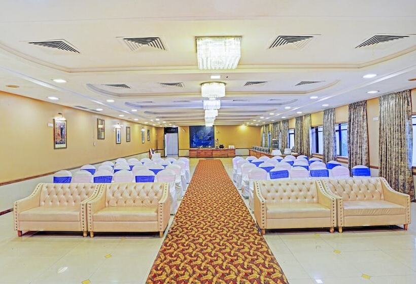בית מלון כפרי Treebo De Grandeur Anand Nagar