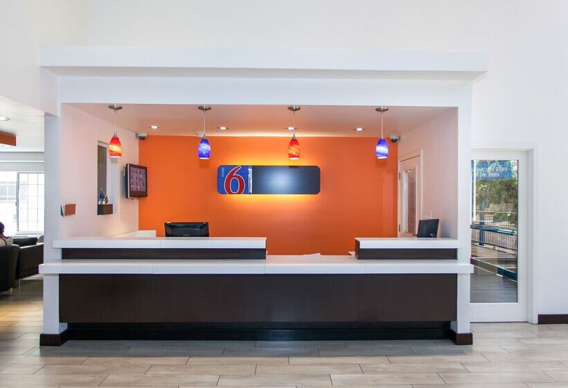 Motel 6 Hollywood