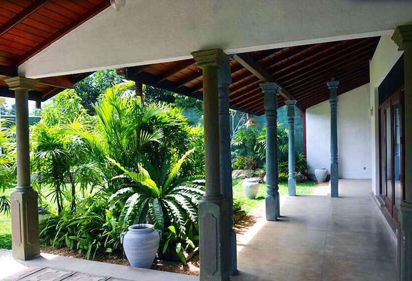 Пансион Bloomsbury Holiday Resort & Spa