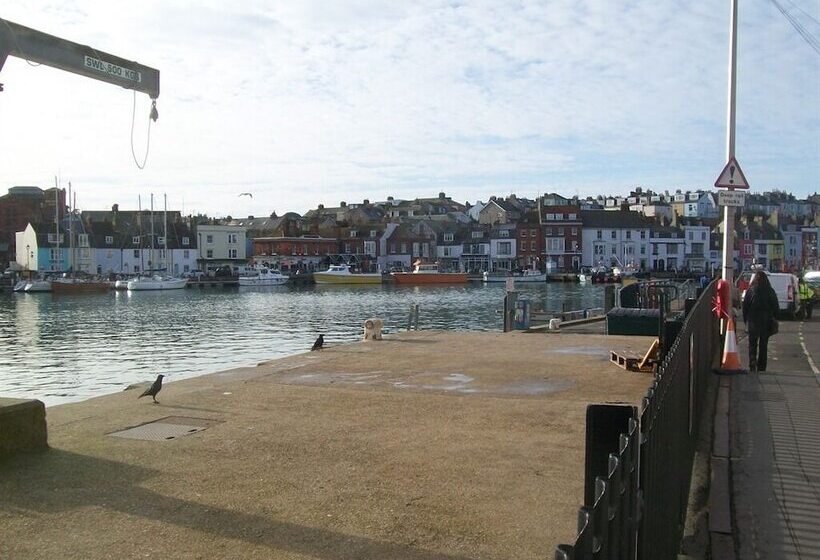 פנסיון Boaters Guesthouse