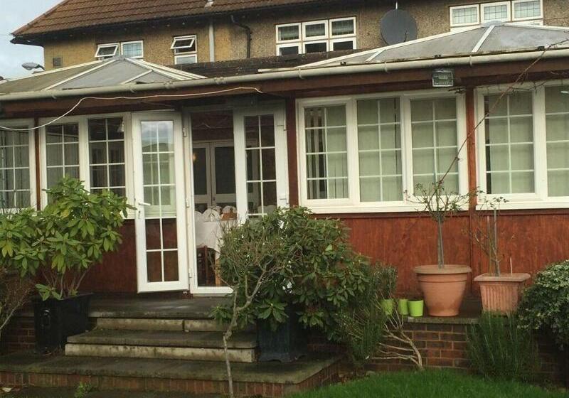 Пансион Colnbrook Lodge Guest House