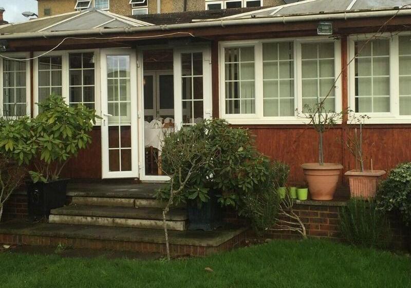 Пансион Colnbrook Lodge Guest House