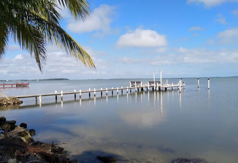 Пансион The Red Hut Inn