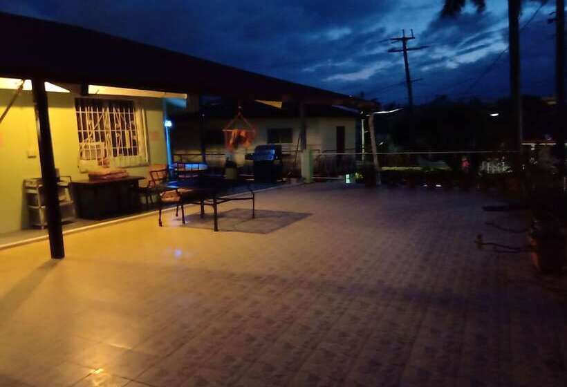 بنسيون The Red Hut Inn