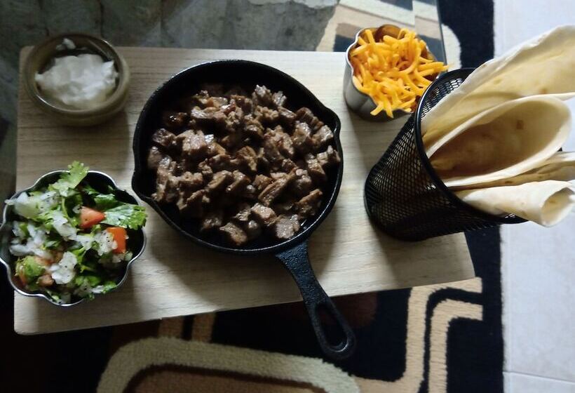 بنسيون The Red Hut Inn