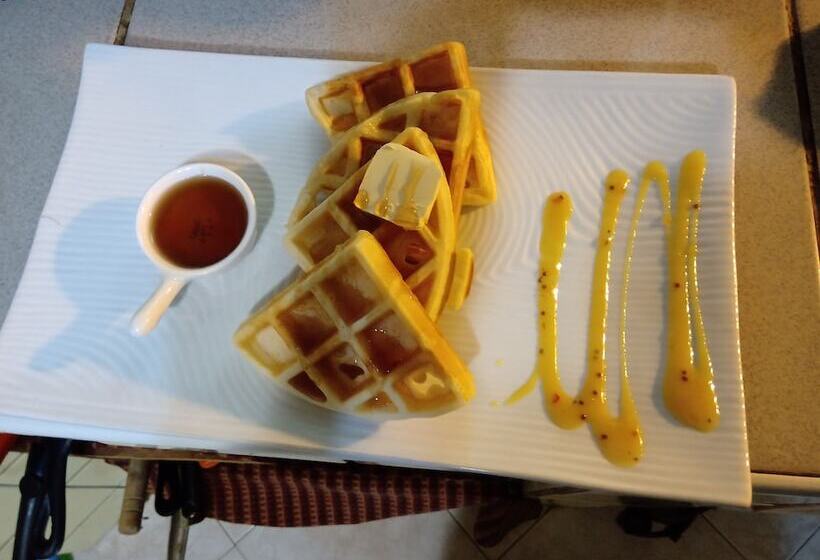 بنسيون The Red Hut Inn