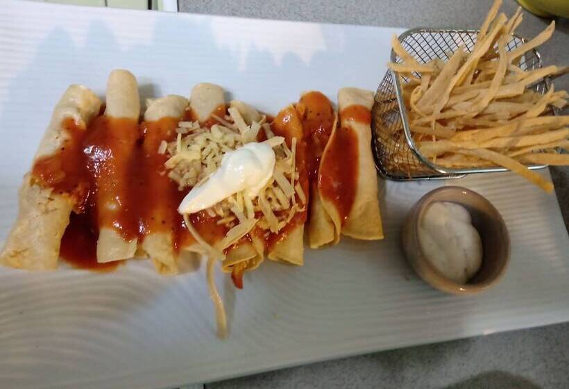 بنسيون The Red Hut Inn