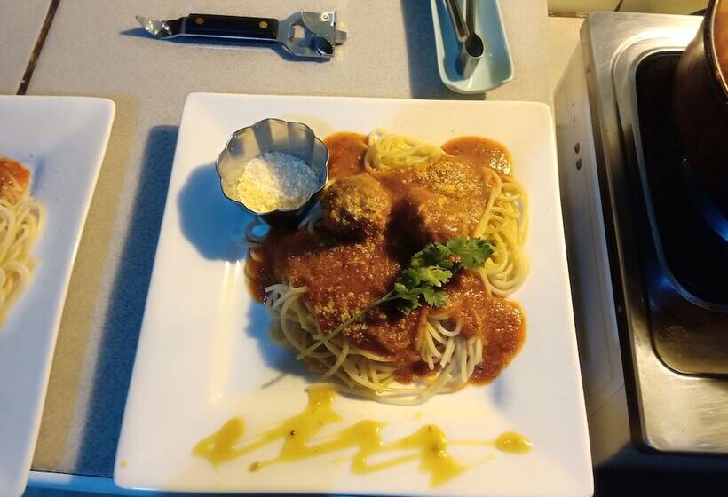 Пансион The Red Hut Inn