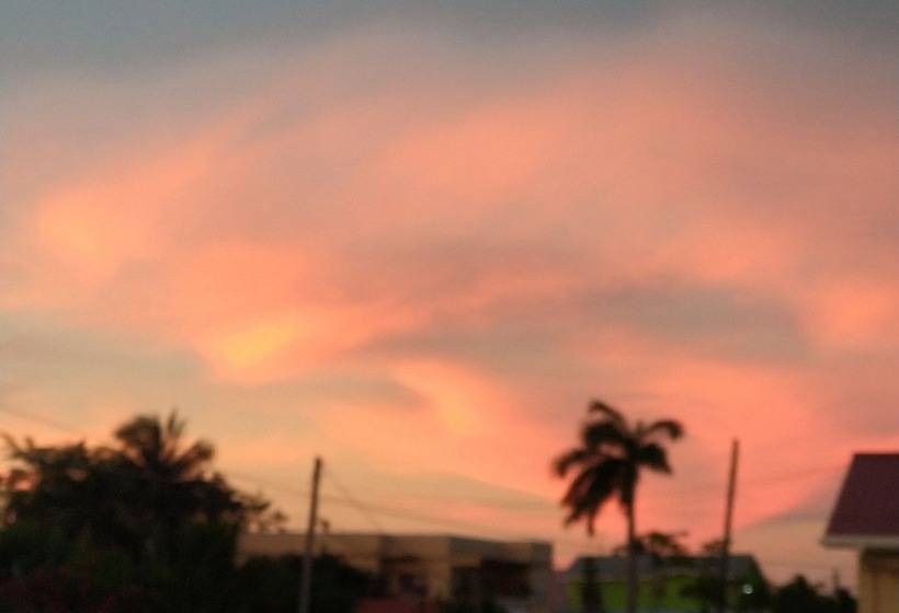 بنسيون The Red Hut Inn