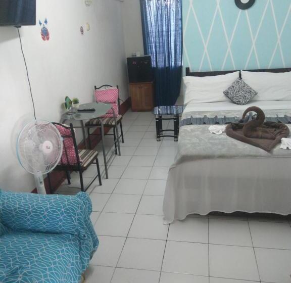 Пансион The Red Hut Inn