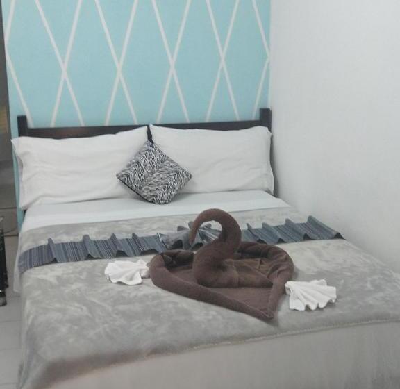 بنسيون The Red Hut Inn