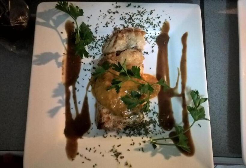 بنسيون The Red Hut Inn