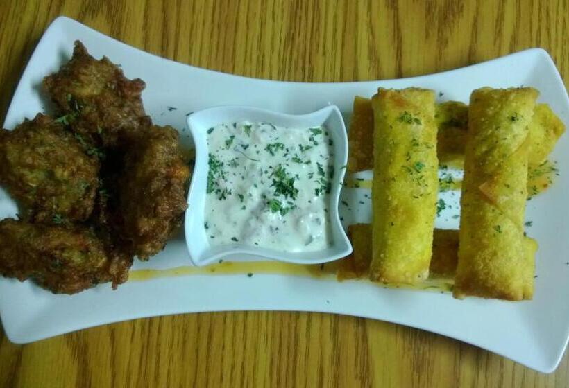 Пансион The Red Hut Inn