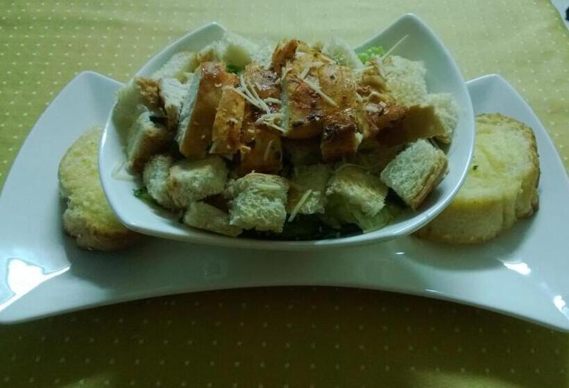 بنسيون The Red Hut Inn