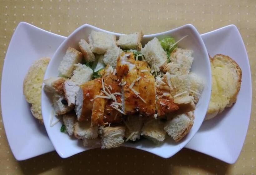 بنسيون The Red Hut Inn