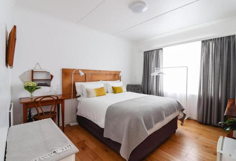 펜션 Whispering Oaks Guest House