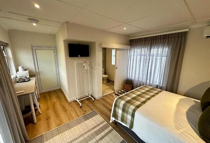 펜션 Whispering Oaks Guest House