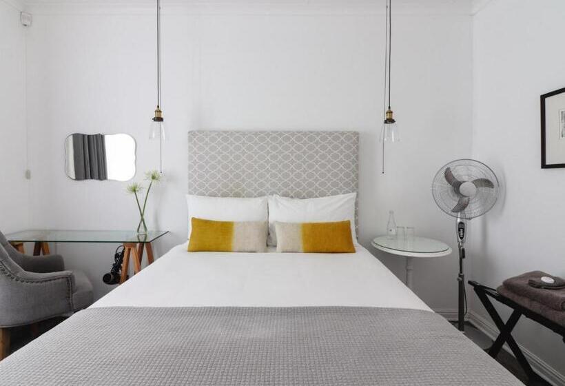 펜션 Whispering Oaks Guest House