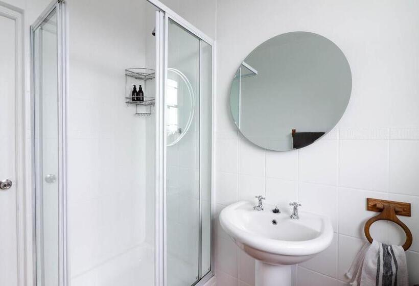 펜션 Whispering Oaks Guest House