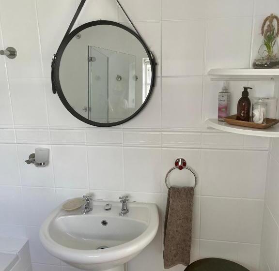 펜션 Whispering Oaks Guest House