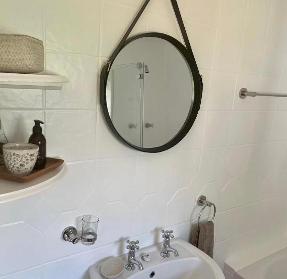 펜션 Whispering Oaks Guest House