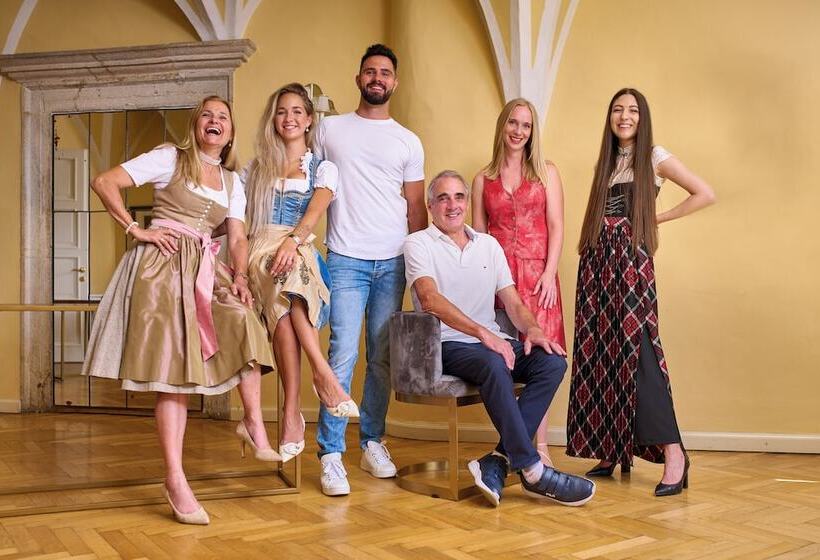 Pension   Ferienwohnungen Zollner