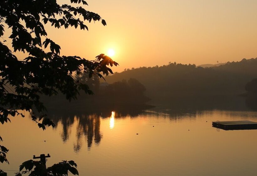 Phong Nha Lake House Resort