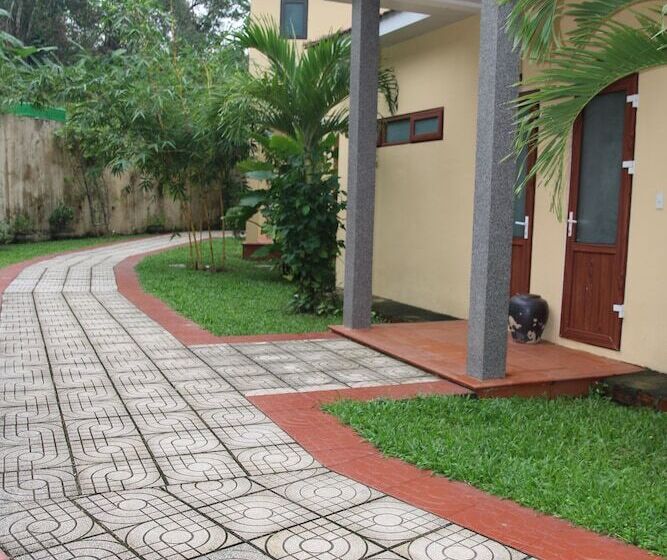 Phong Nha Lake House Resort