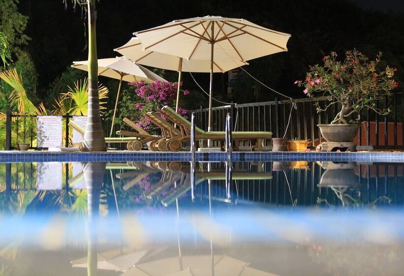 Phong Nha Lake House Resort