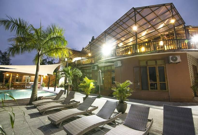 Phong Nha Lake House Resort