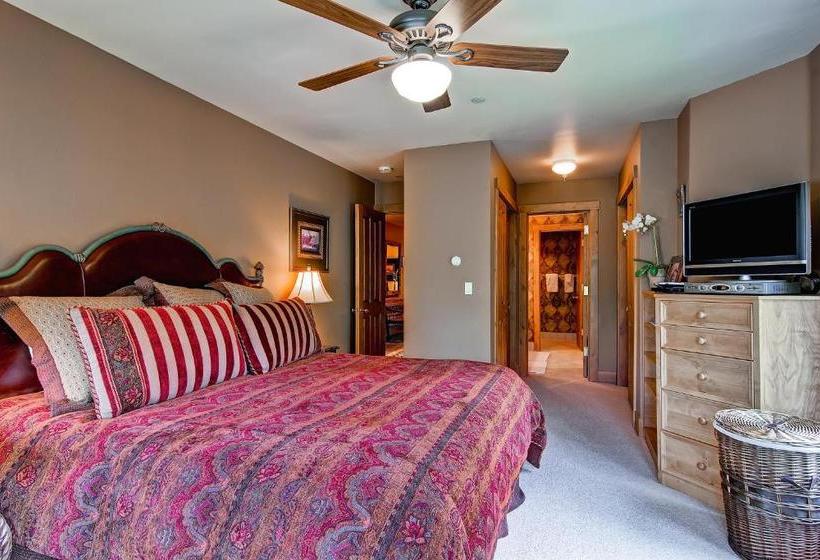 Villa Montane By East West Hospitality