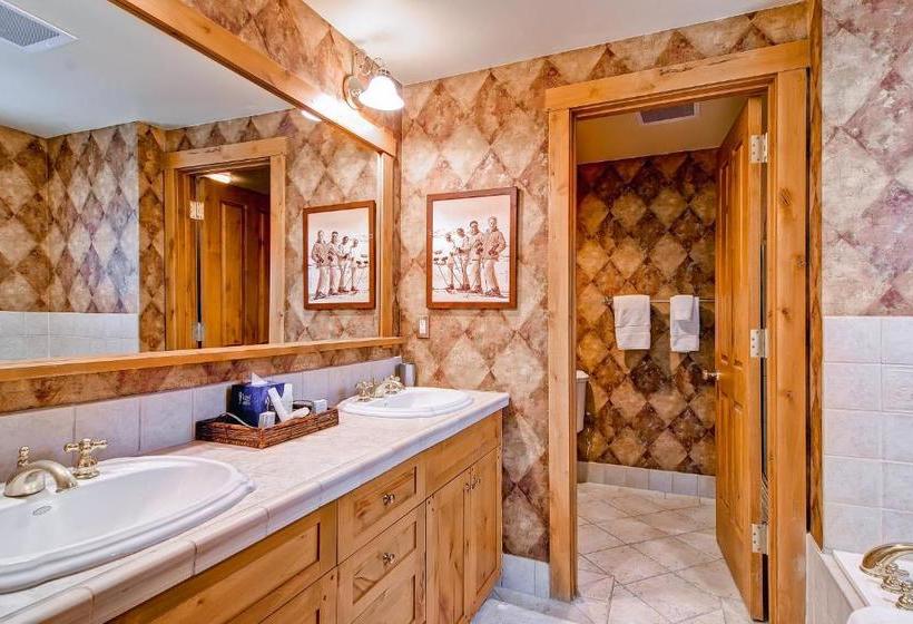 Villa Montane By East West Hospitality