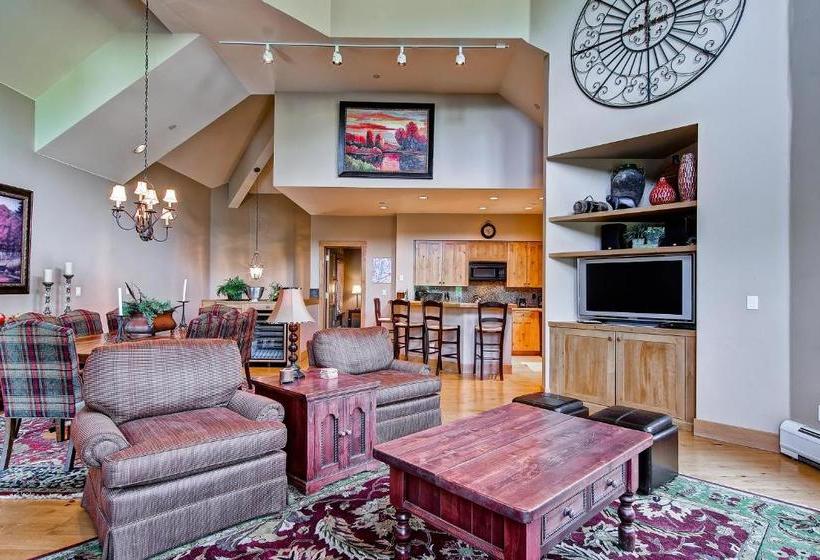 Villa Montane By East West Hospitality