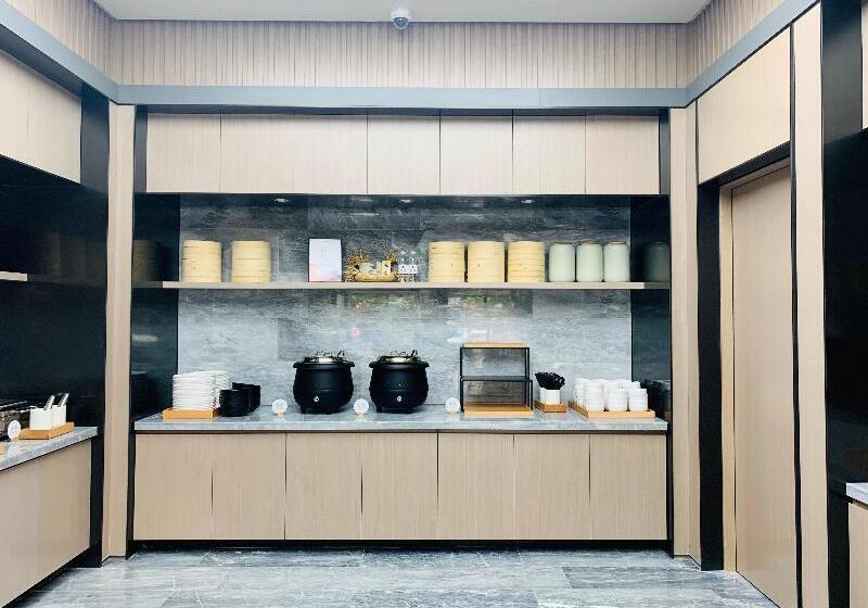 Ji Hotel Shanghai Meilong Wanhui International Plaza