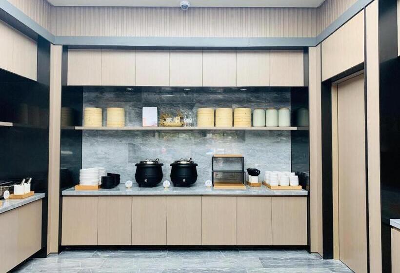 Ji Hotel Shanghai Meilong Wanhui International Plaza