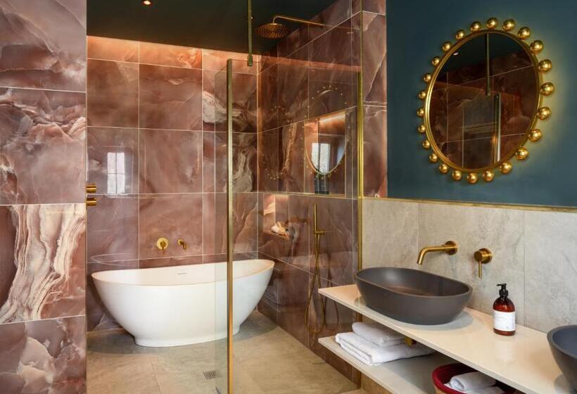 Отель Charlton Hall At Charlton Hall Estate