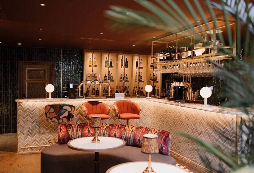 Отель Charlton Hall At Charlton Hall Estate