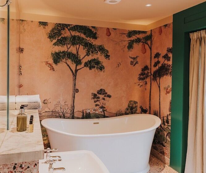 Отель Charlton Hall At Charlton Hall Estate